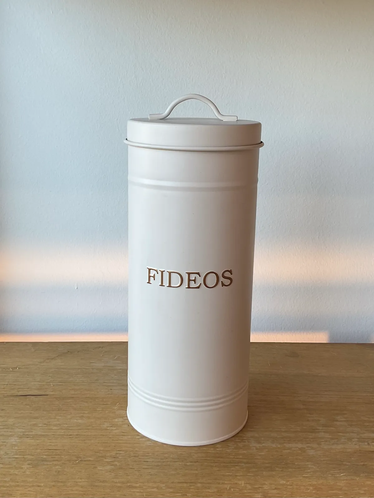 Lata Blanca Fideos