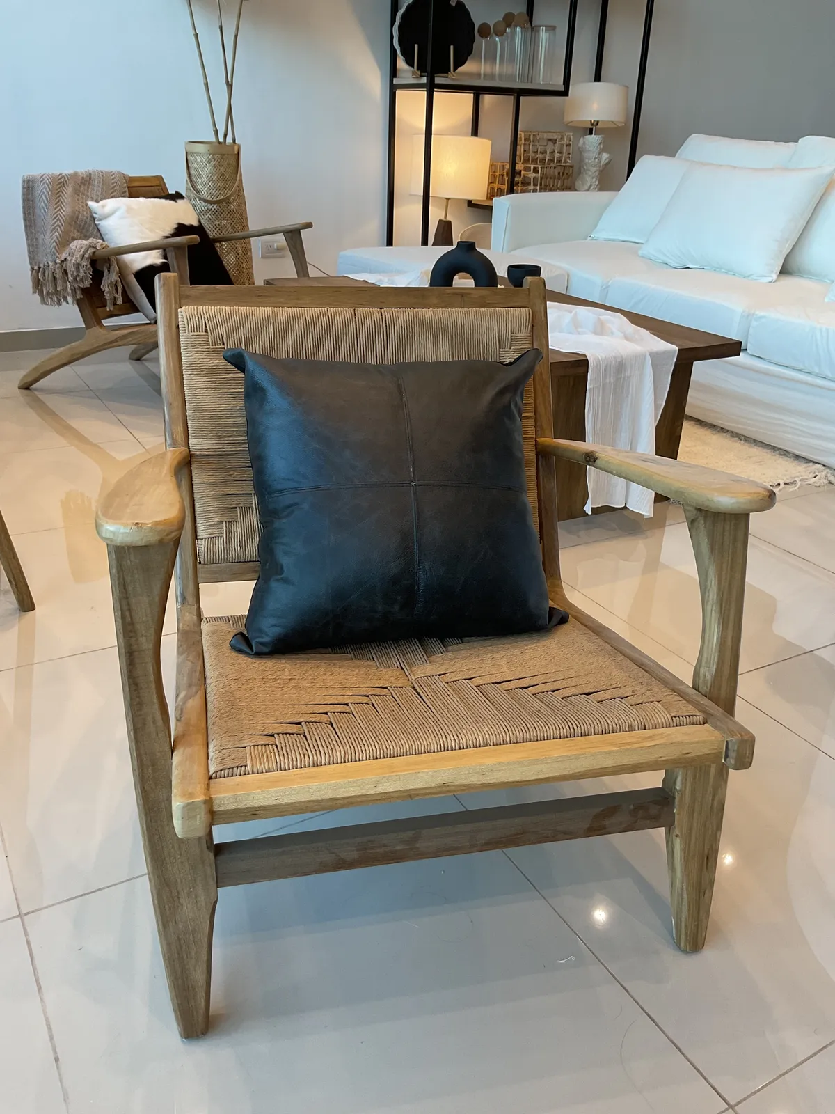 Almohada 50x50 Cuero Negro Descarne (EAMD50-CV62)