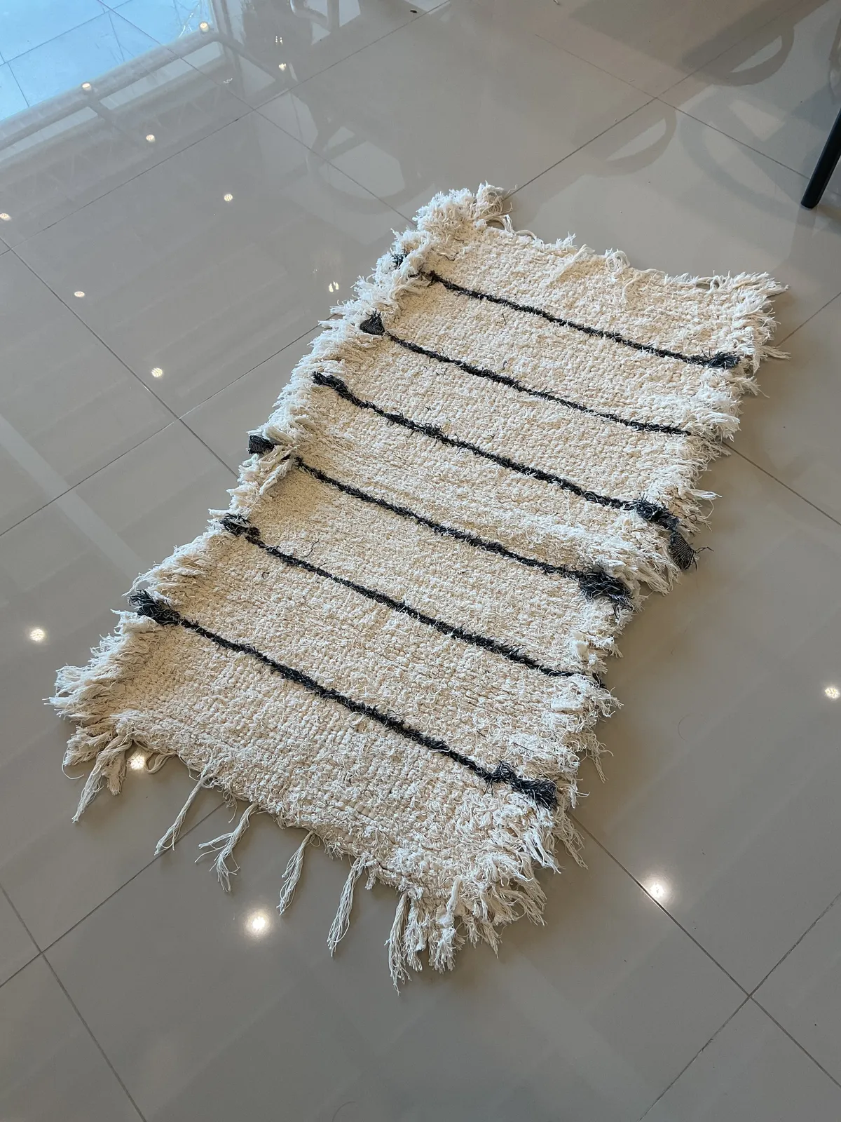 Alfombra Raya Negra 110x70