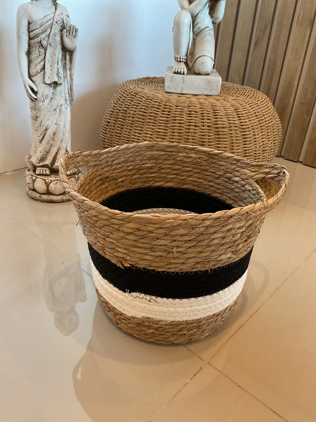 Canasto con Manija Negro y Blanco