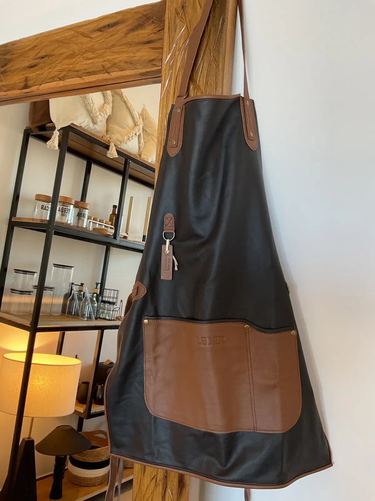 Delantal de Cuero Negro/Marrón (DELANTAL-V62V14)