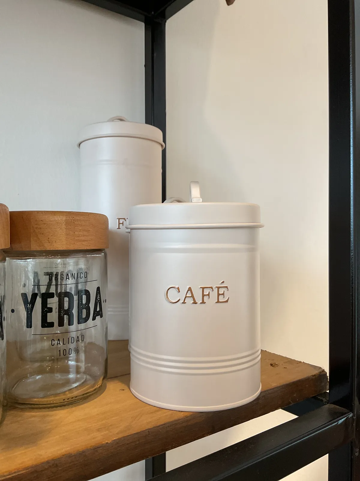 Lata Blanca Café